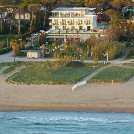 Hotel Artemide Mare Paestum Eksteriør billede