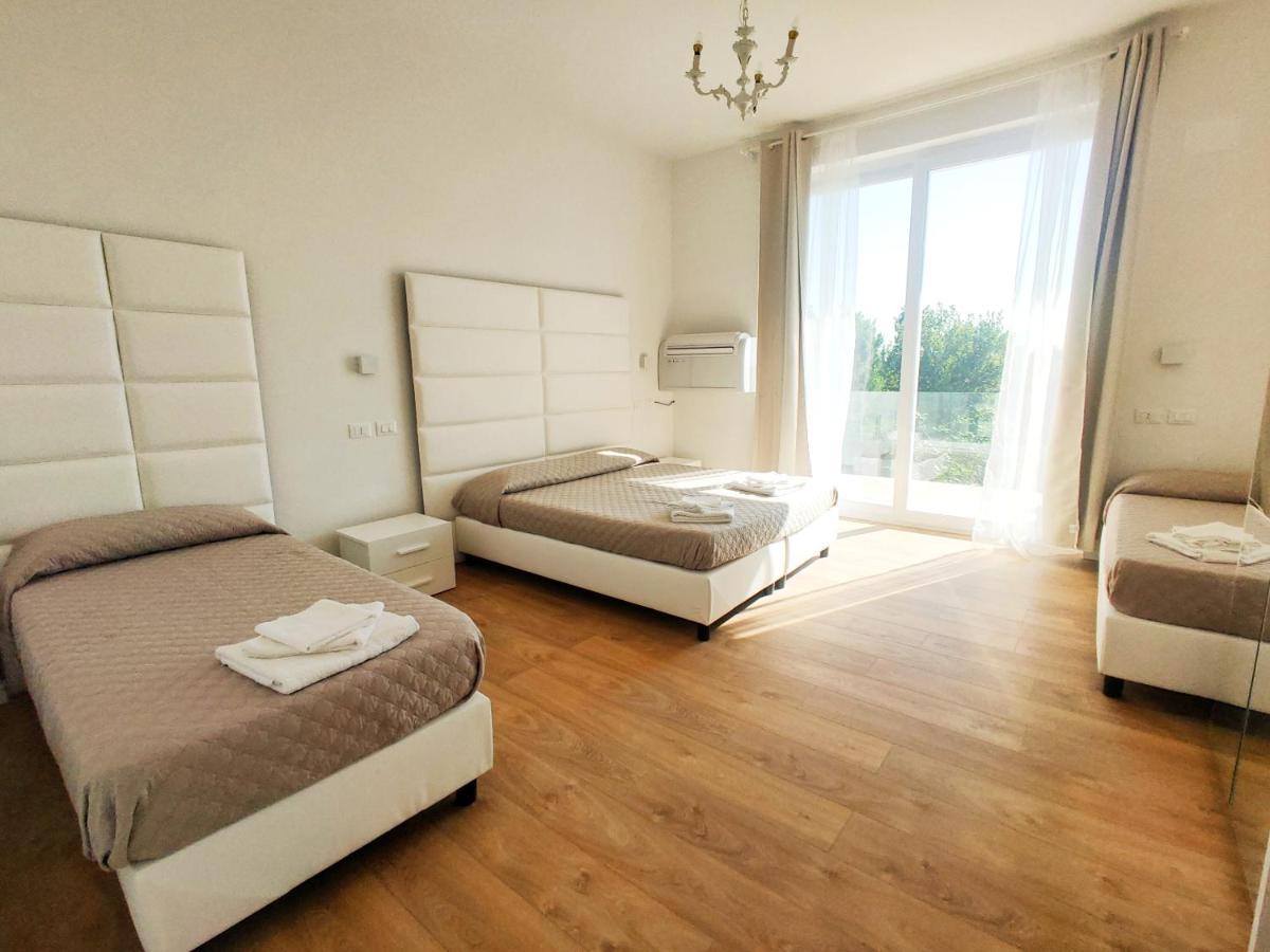 Hotel Artemide Mare Paestum Eksteriør billede