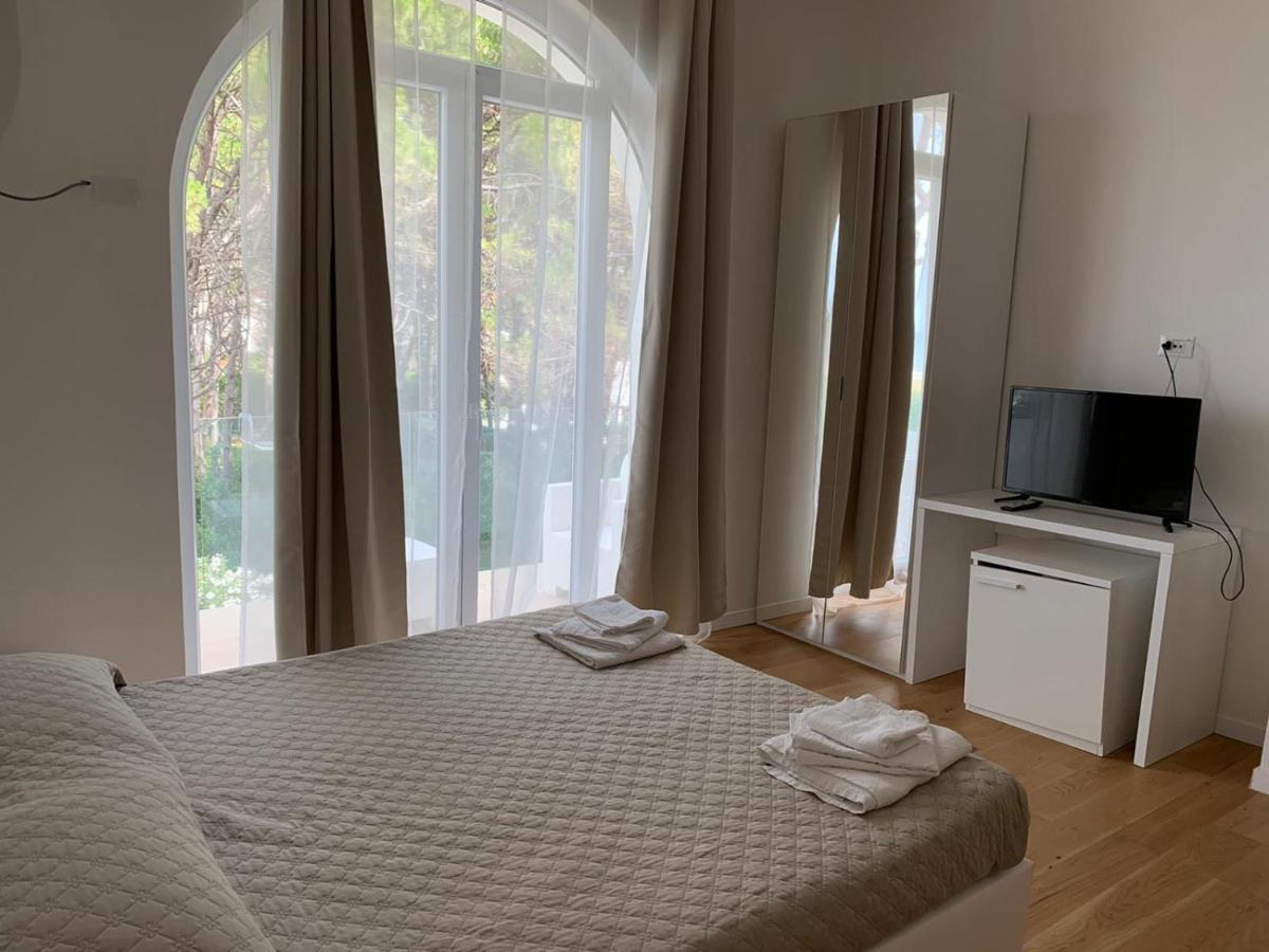 Hotel Artemide Mare Paestum Eksteriør billede