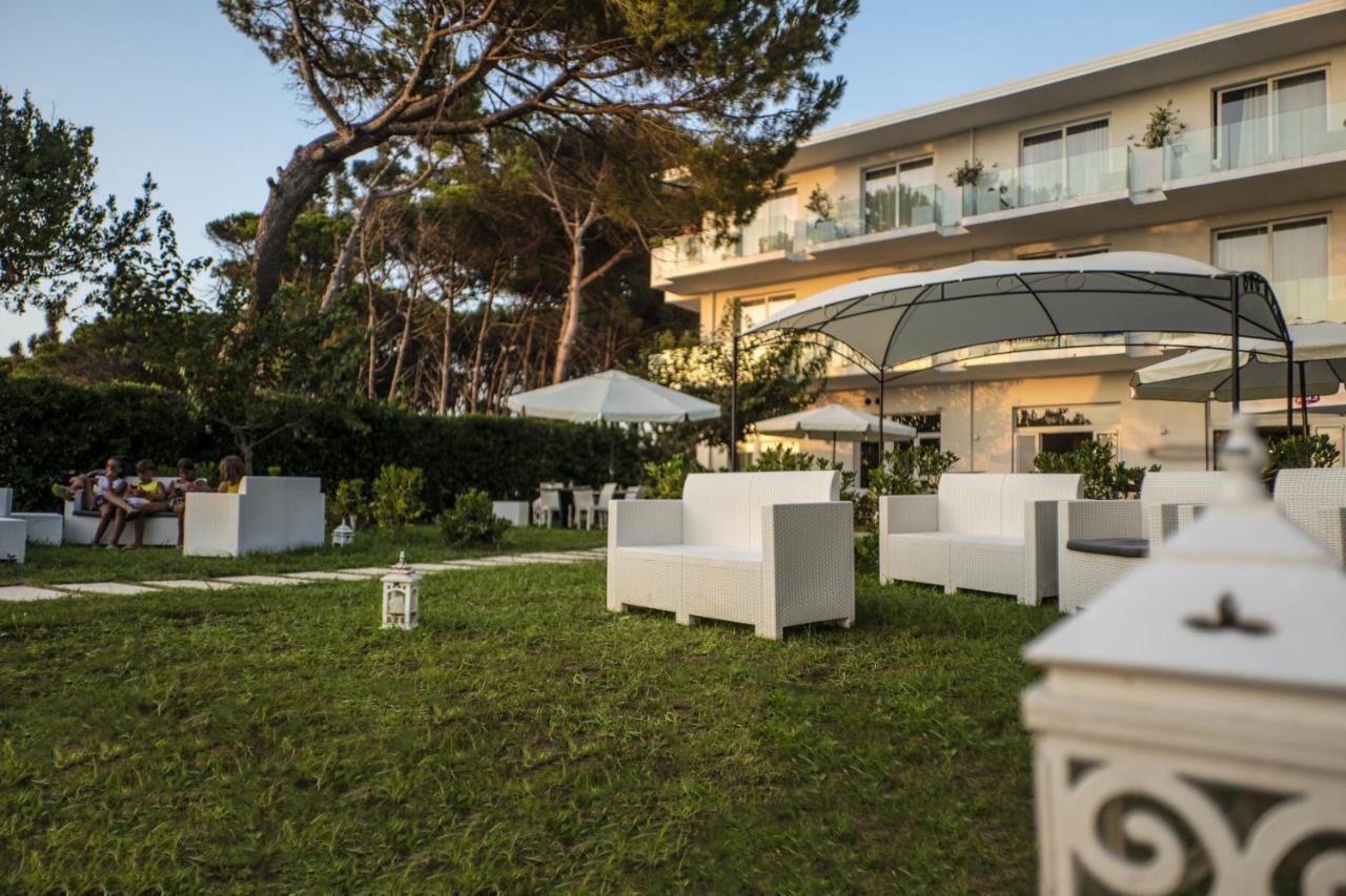 Hotel Artemide Mare Paestum Eksteriør billede