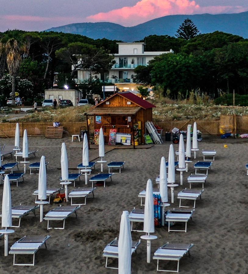 Hotel Artemide Mare Paestum Eksteriør billede