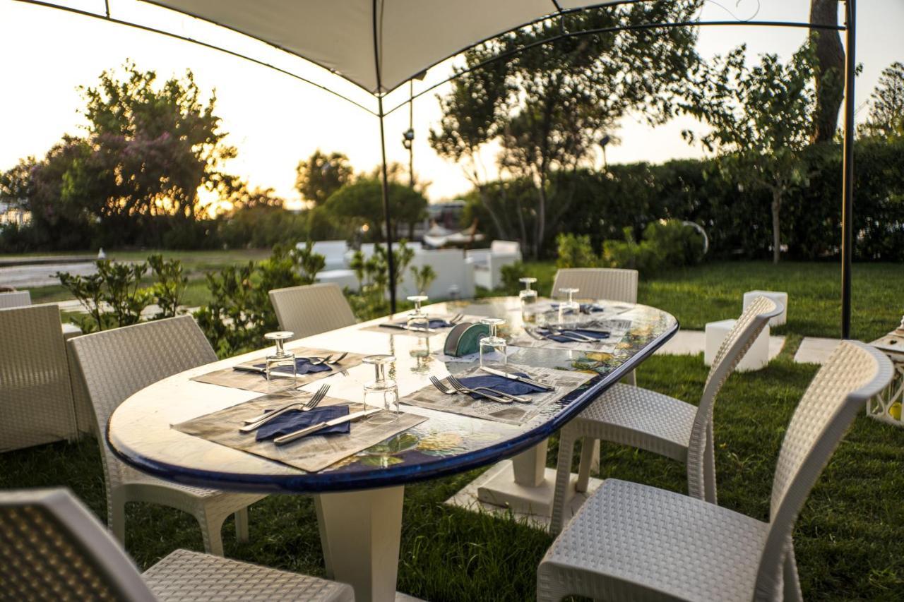 Hotel Artemide Mare Paestum Eksteriør billede
