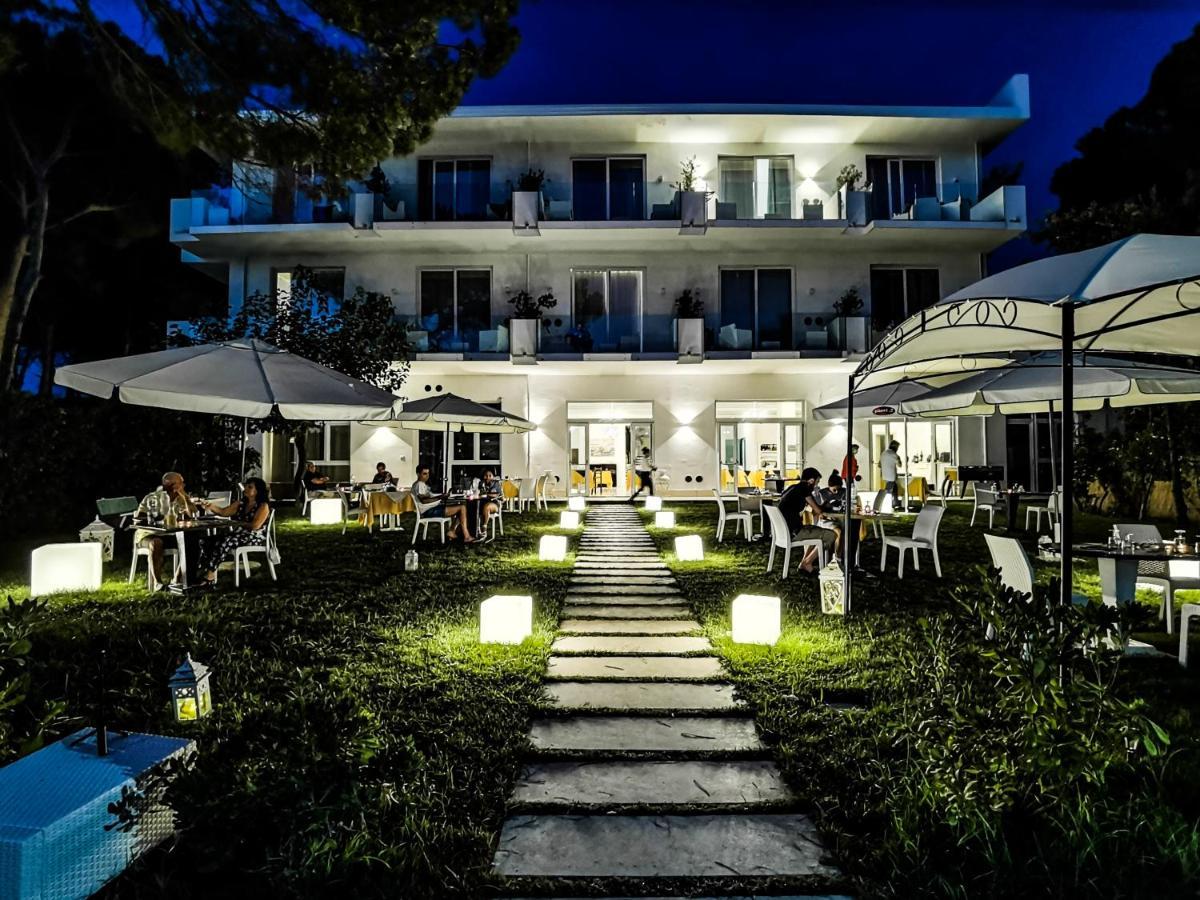 Hotel Artemide Mare Paestum Eksteriør billede