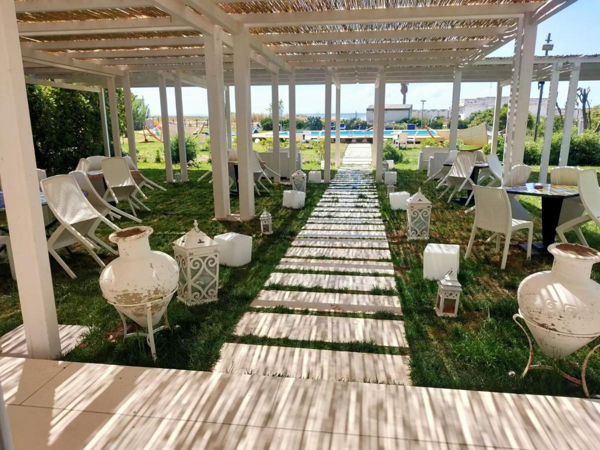 Hotel Artemide Mare Paestum Eksteriør billede