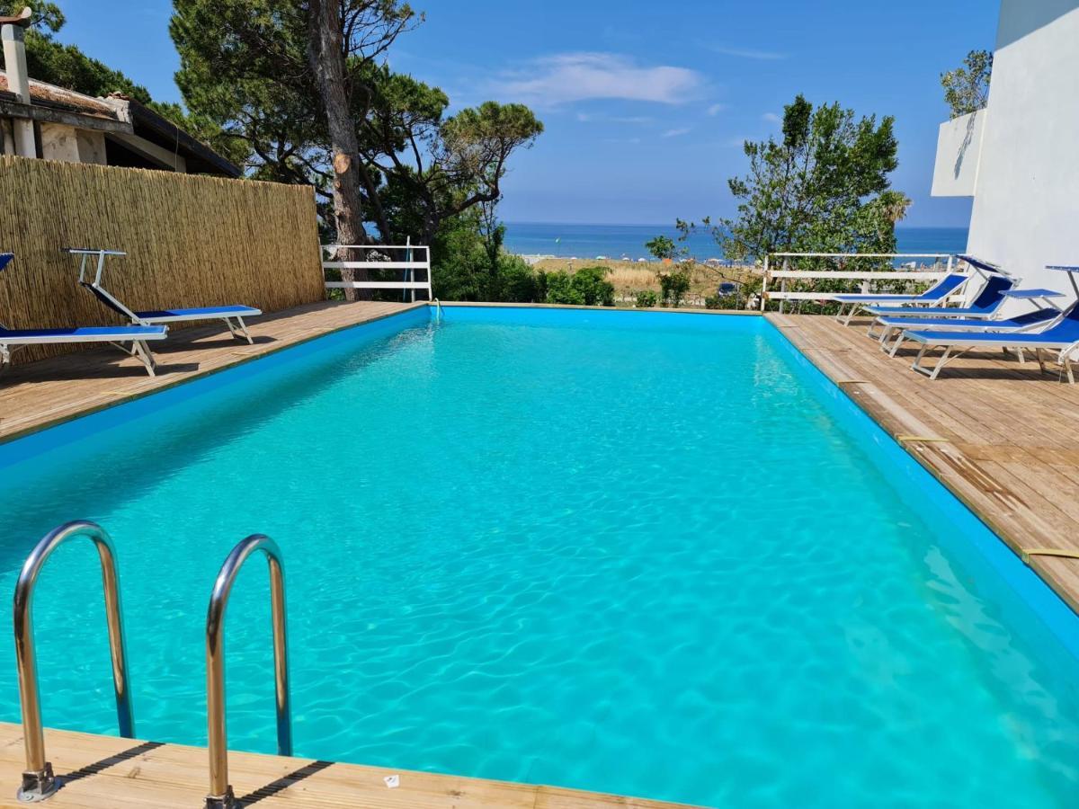 Hotel Artemide Mare Paestum Eksteriør billede