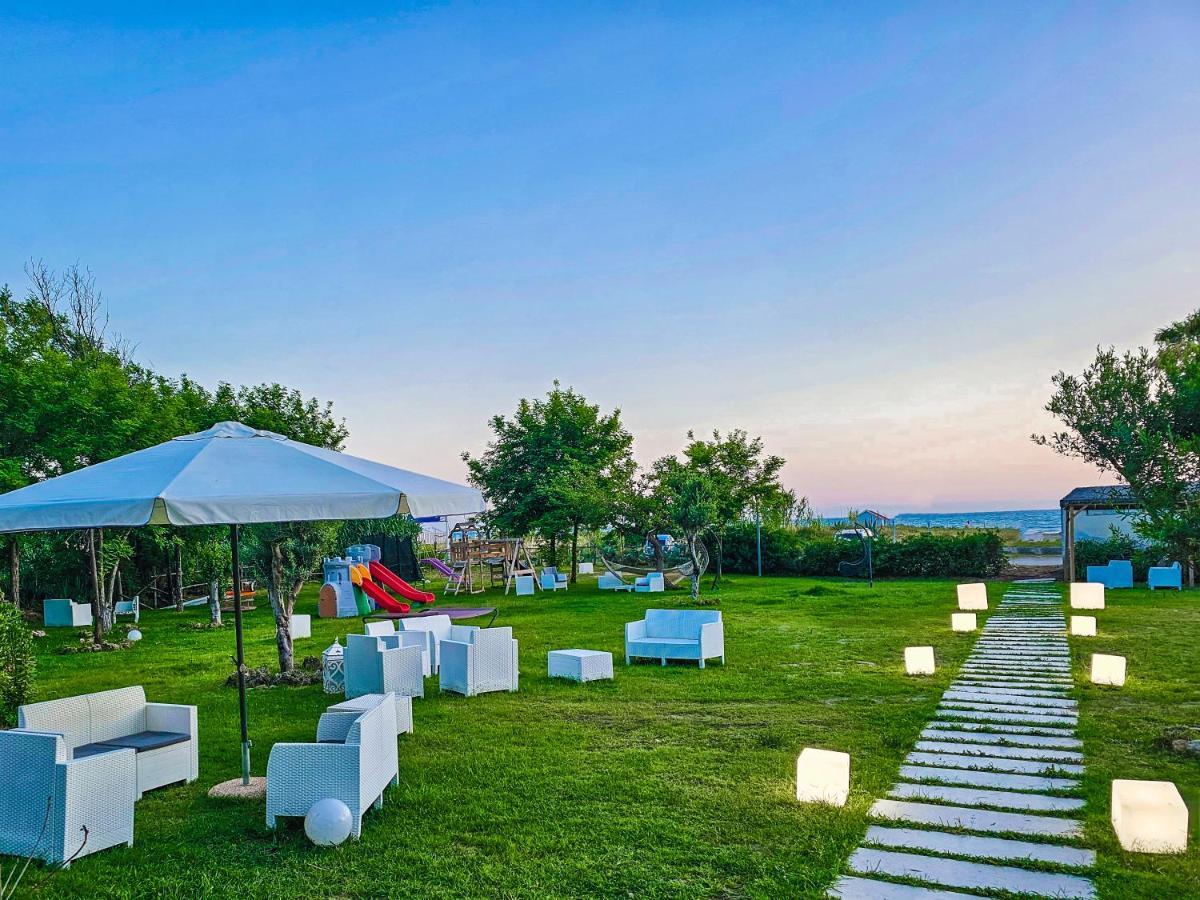 Hotel Artemide Mare Paestum Eksteriør billede