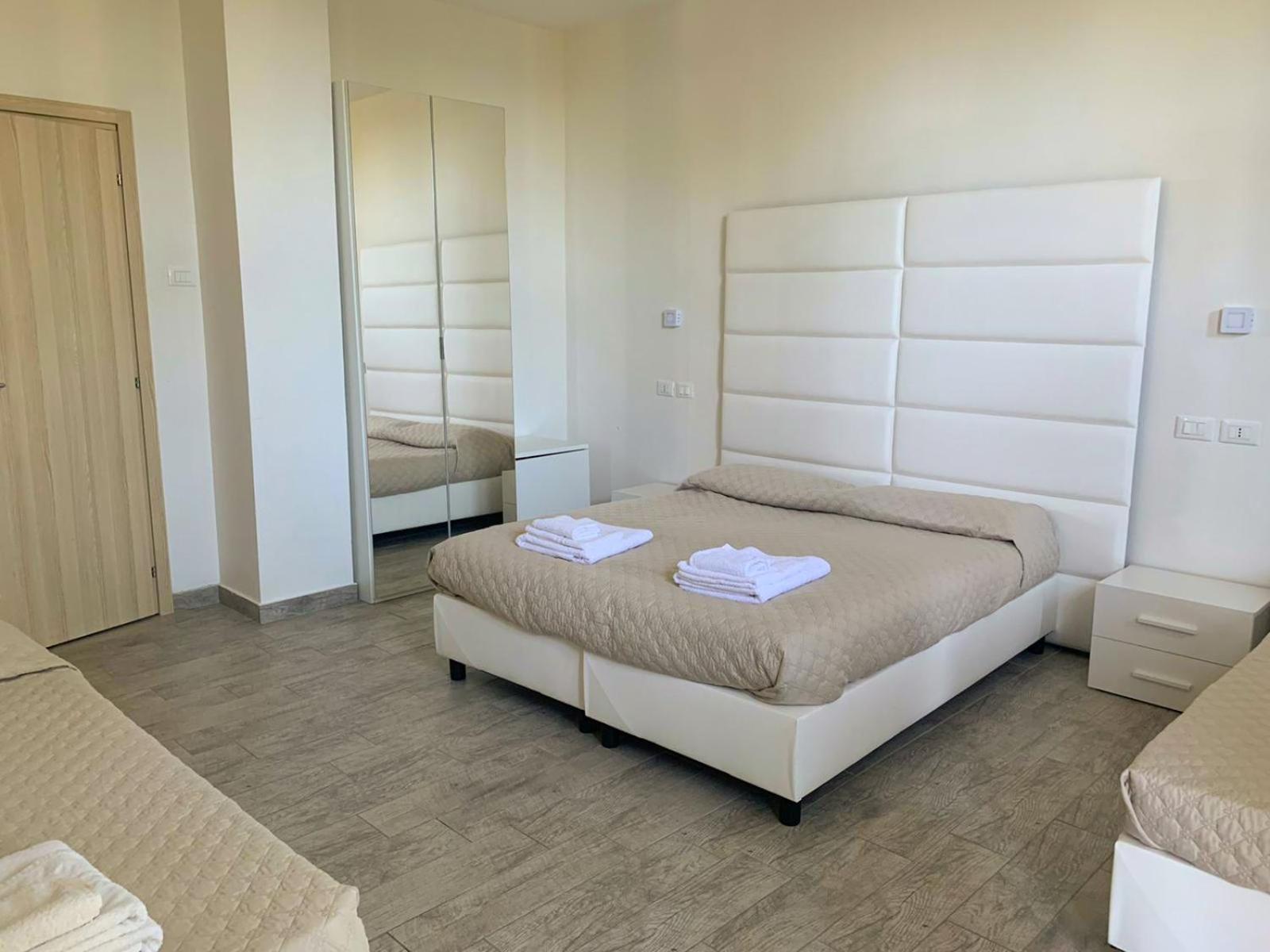 Hotel Artemide Mare Paestum Eksteriør billede