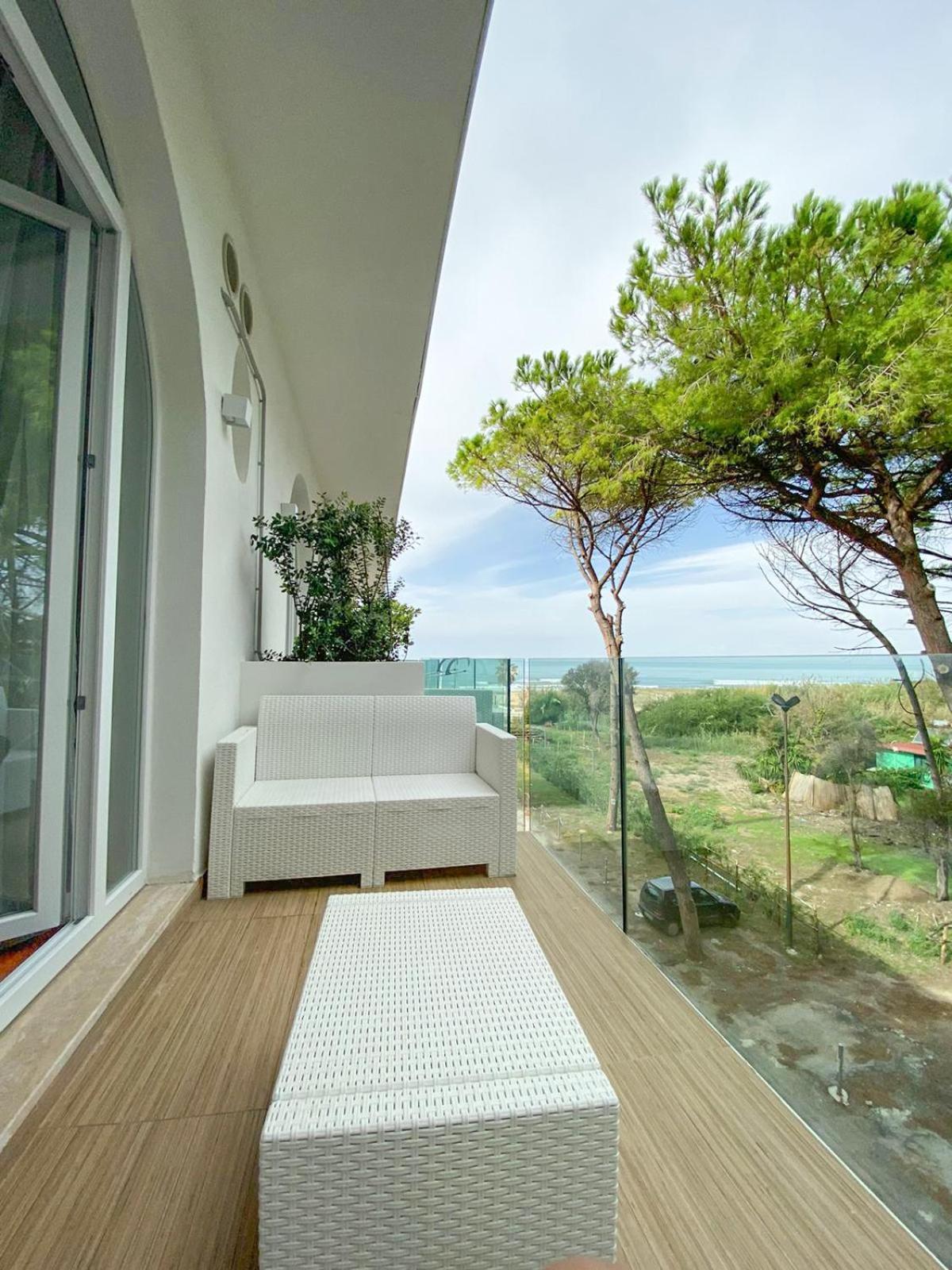 Hotel Artemide Mare Paestum Eksteriør billede