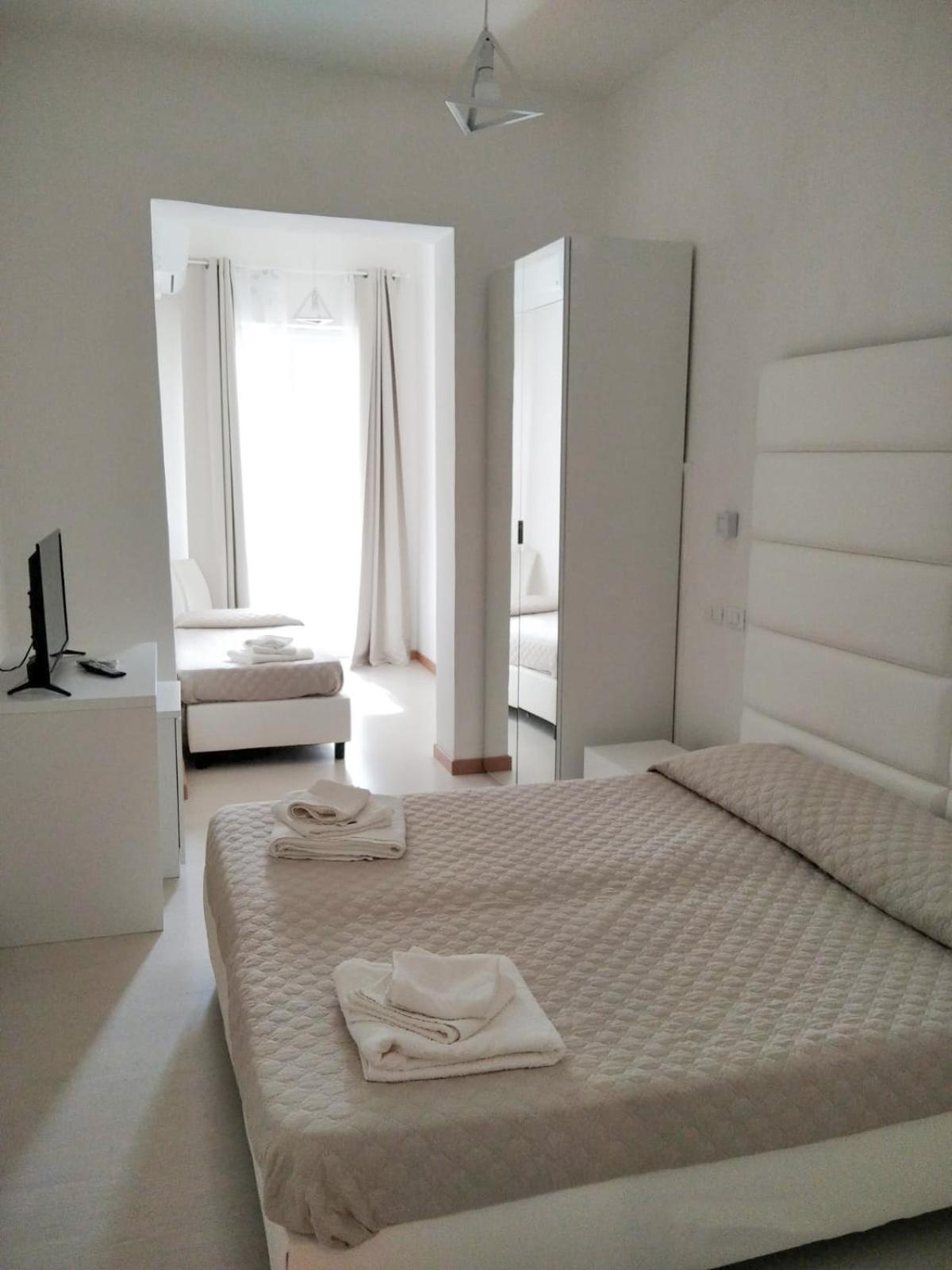 Hotel Artemide Mare Paestum Eksteriør billede