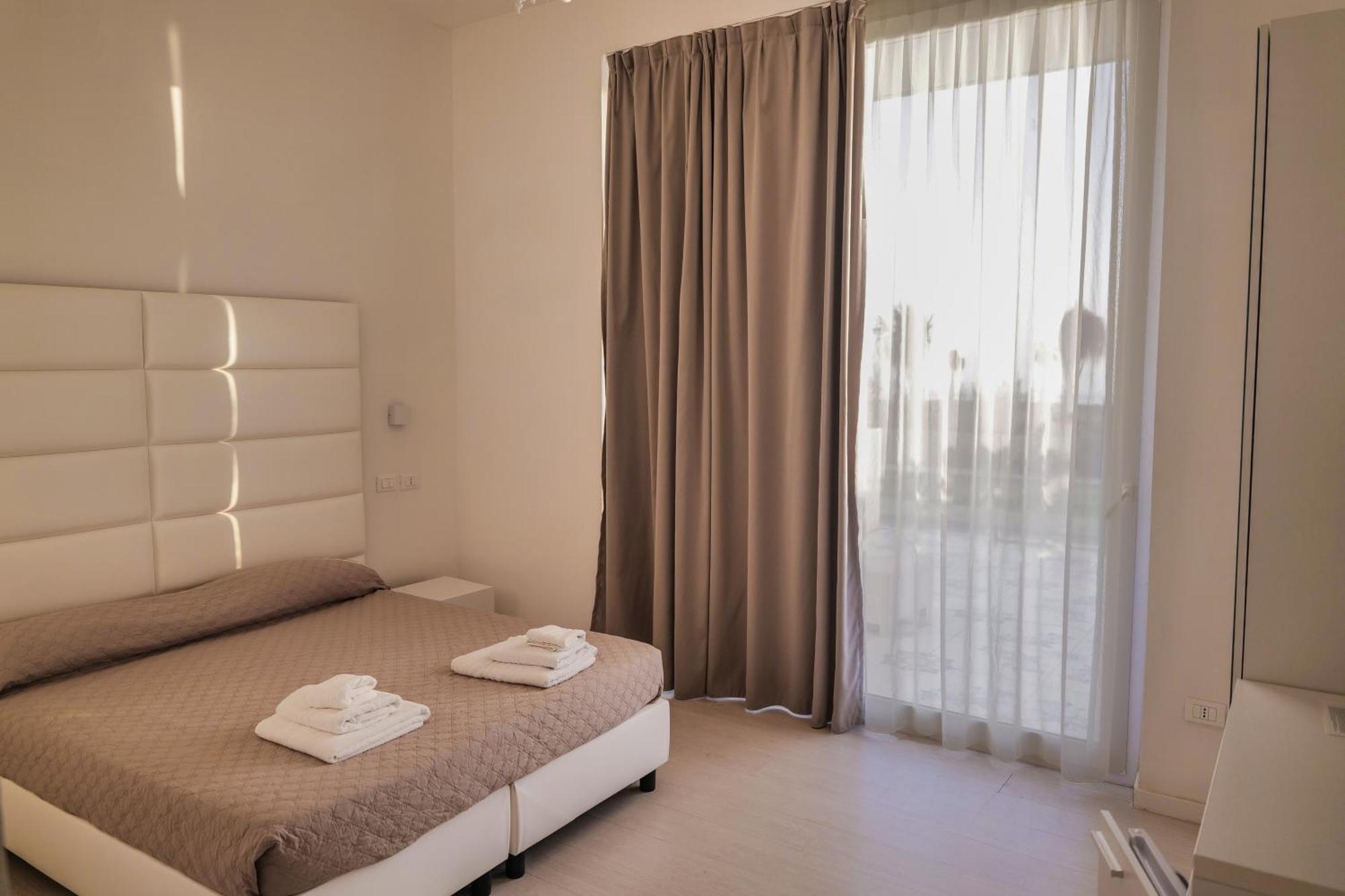 Hotel Artemide Mare Paestum Eksteriør billede