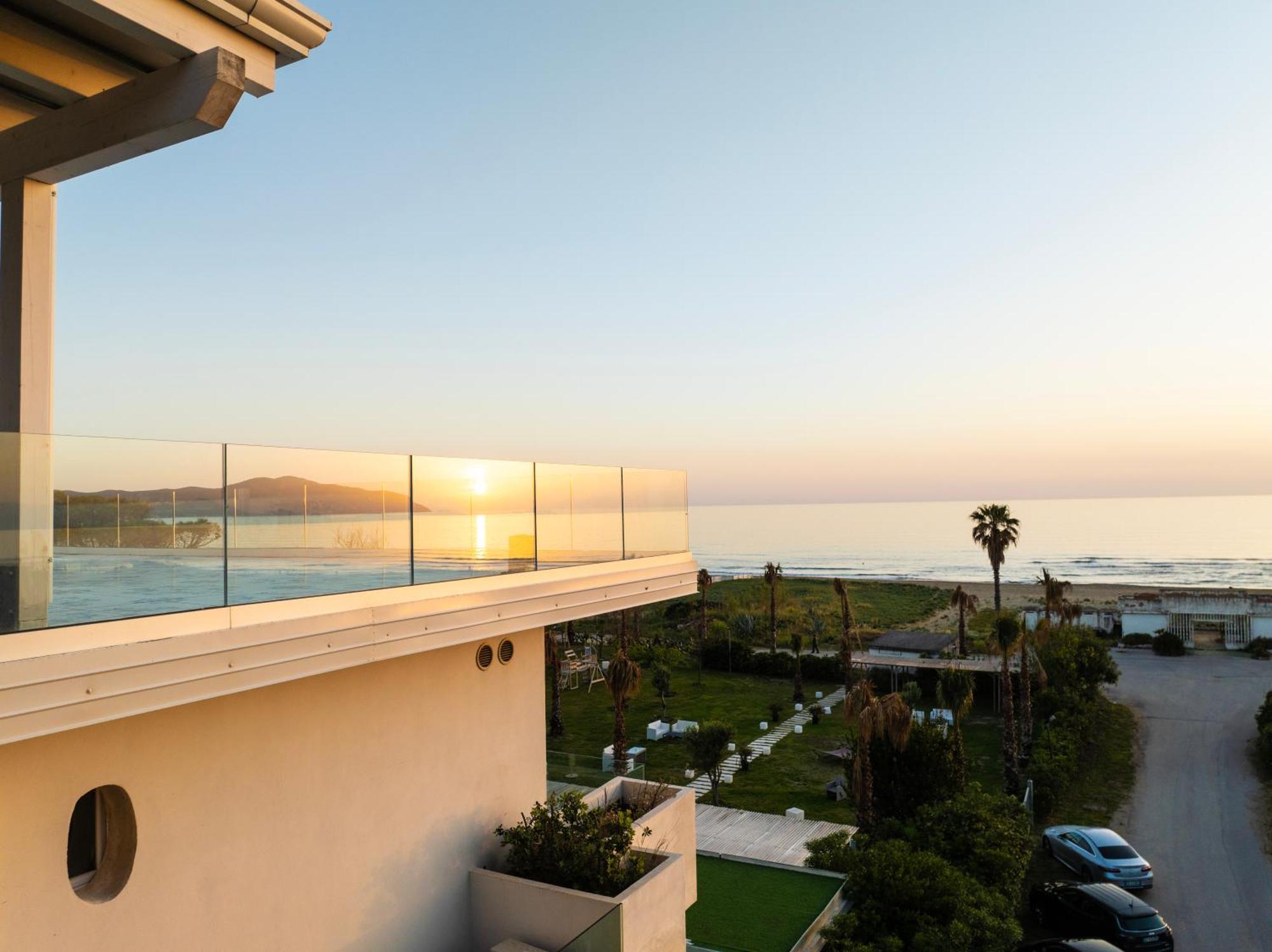 Hotel Artemide Mare Paestum Eksteriør billede
