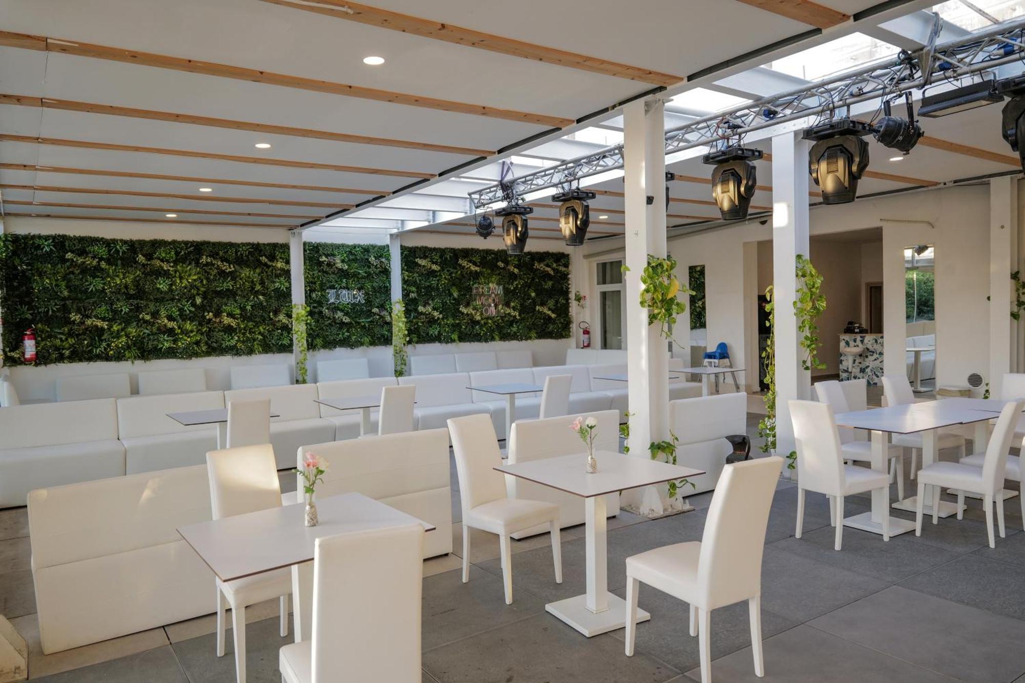 Hotel Artemide Mare Paestum Eksteriør billede