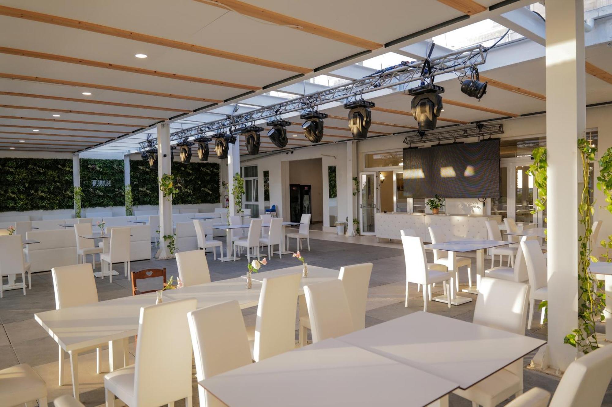Hotel Artemide Mare Paestum Eksteriør billede