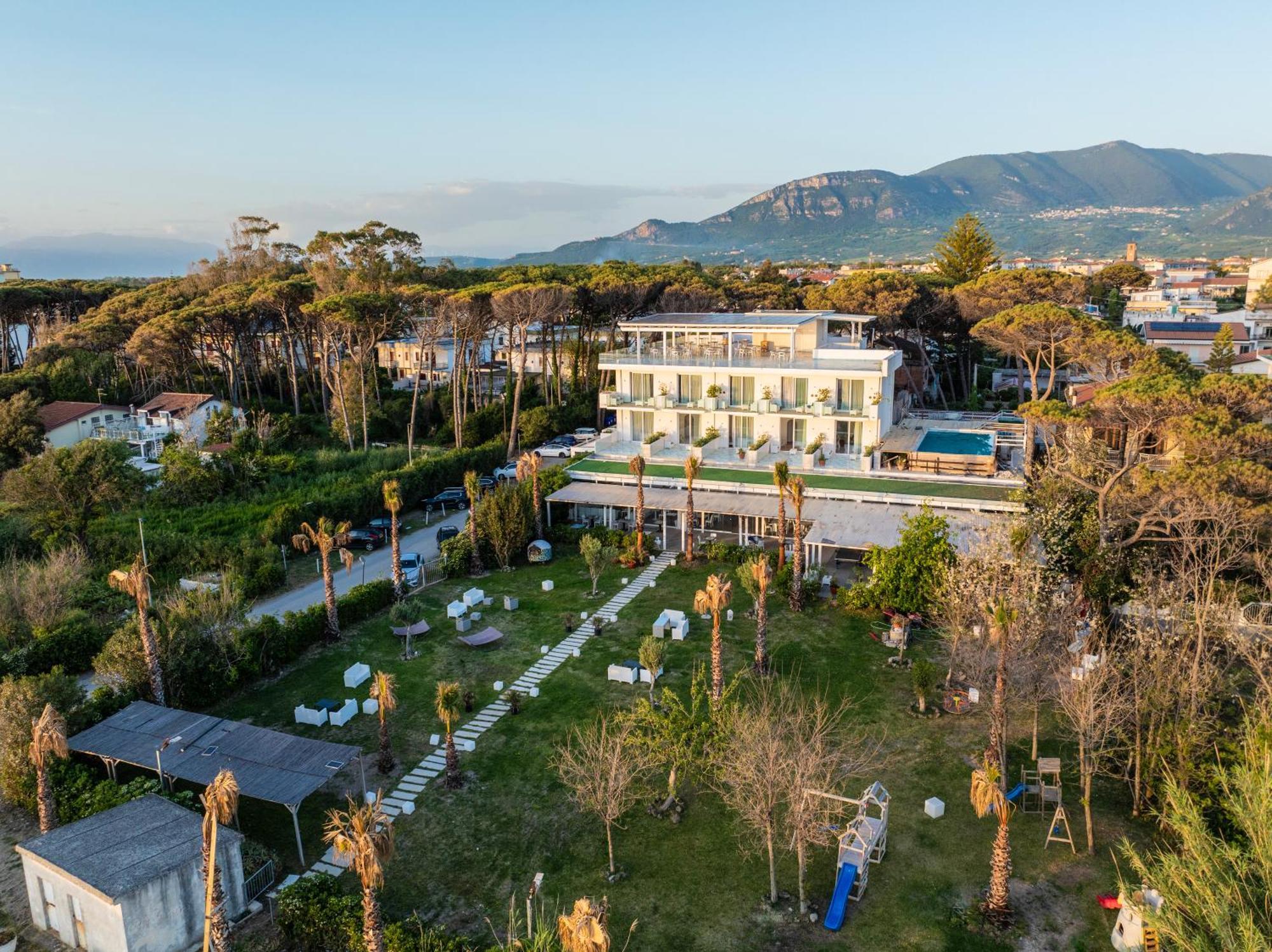 Hotel Artemide Mare Paestum Eksteriør billede