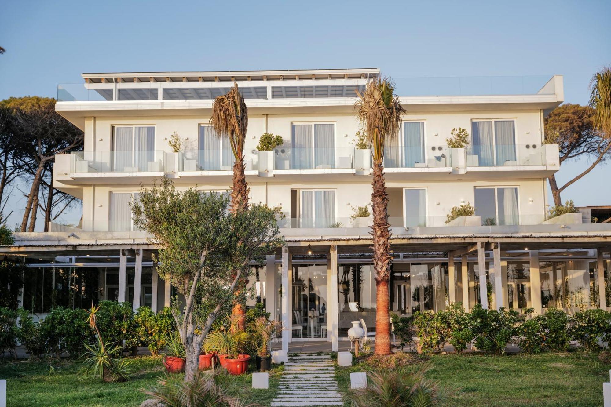 Hotel Artemide Mare Paestum Eksteriør billede