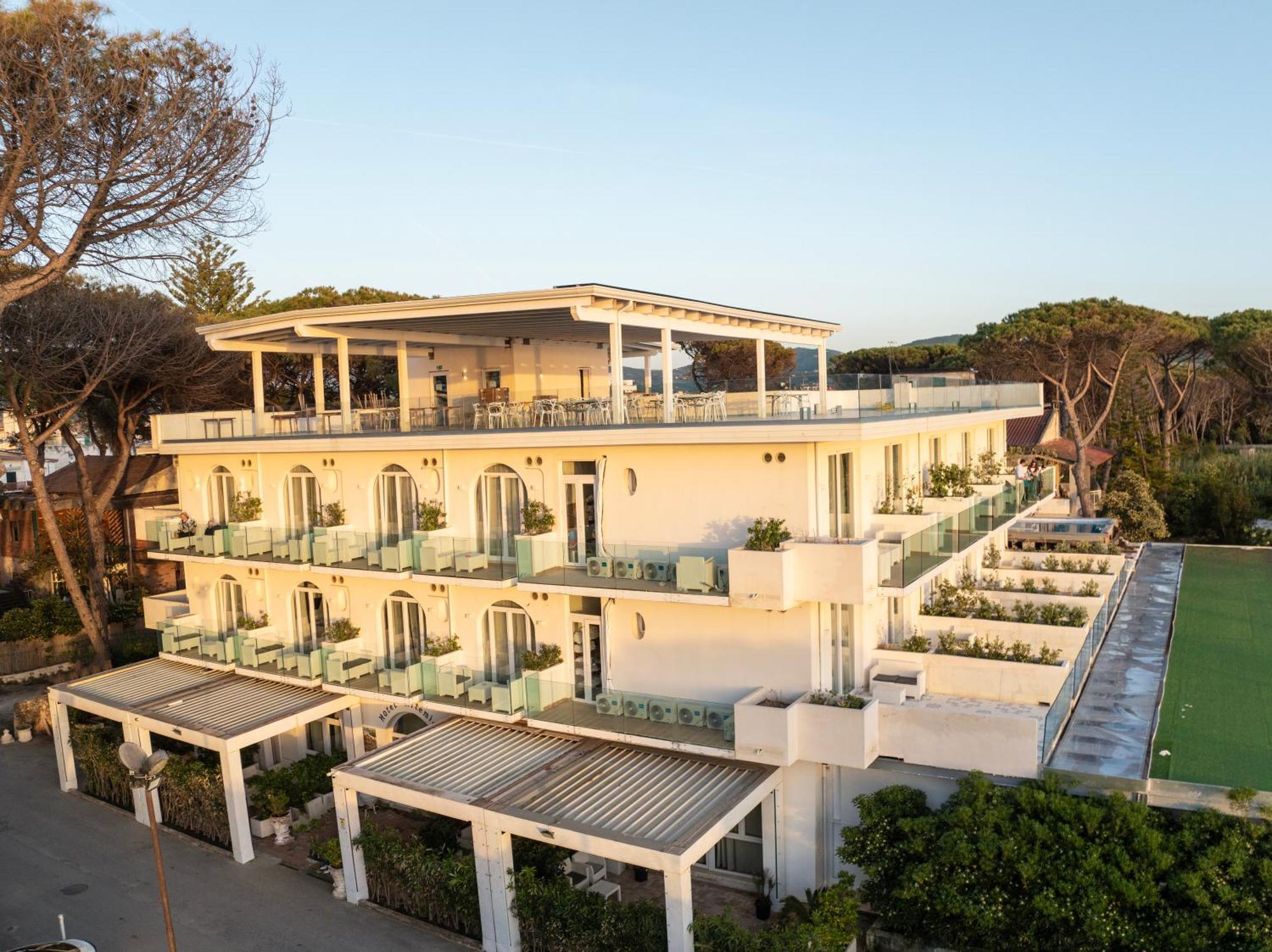 Hotel Artemide Mare Paestum Eksteriør billede